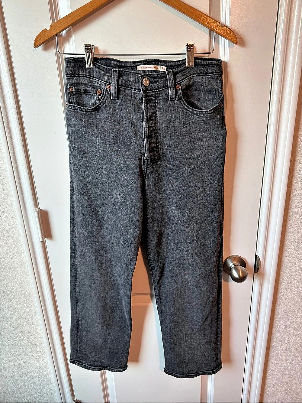 Levi's Ribcage Straight Ankle Jeans in Washed Black